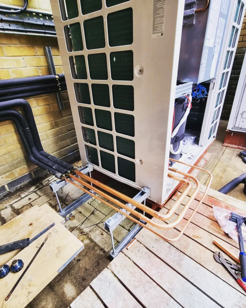 aclc-air-conditioning-Samsung-DVM-2-wind-free-fully-installed-HVAC-pipe-work-bending-installation